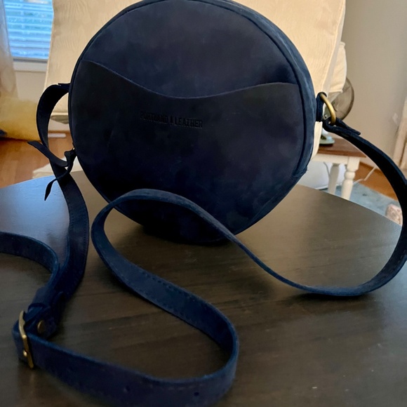 Portland Leather "Almost Perfect" large round crossbody 9" - Picture 2 of 5
